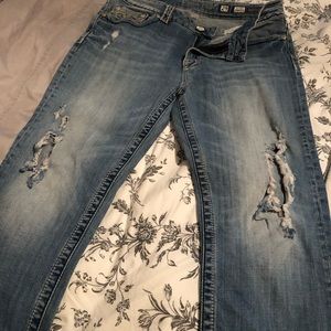 Miss Me distressed Capri 29R